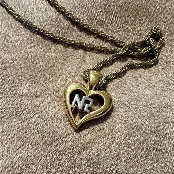 Nina Ricci Gold Heart Pendant Necklace - Picture 8 of 9